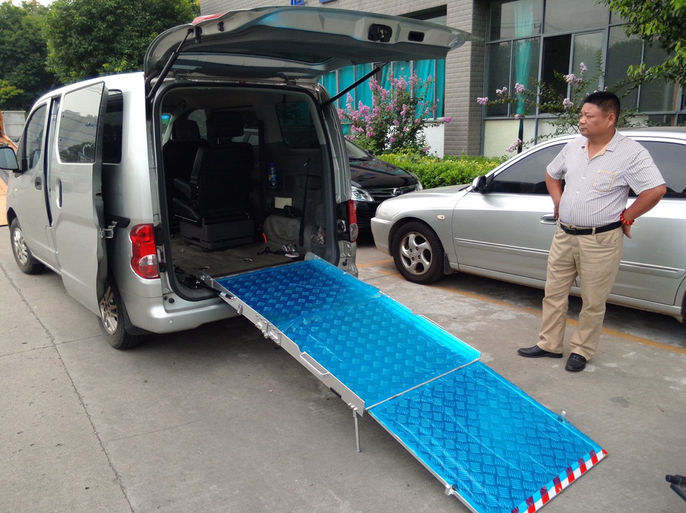BMWR-301 NV200